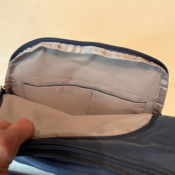 Travelon Anti-Theft Classic Crossbody Bucket Bag - Picture 3 of 5